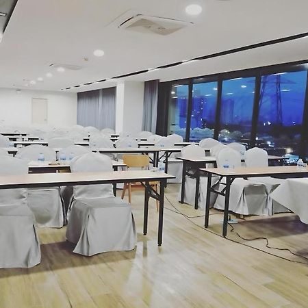 Iwish Hotel Банкок Екстериор снимка