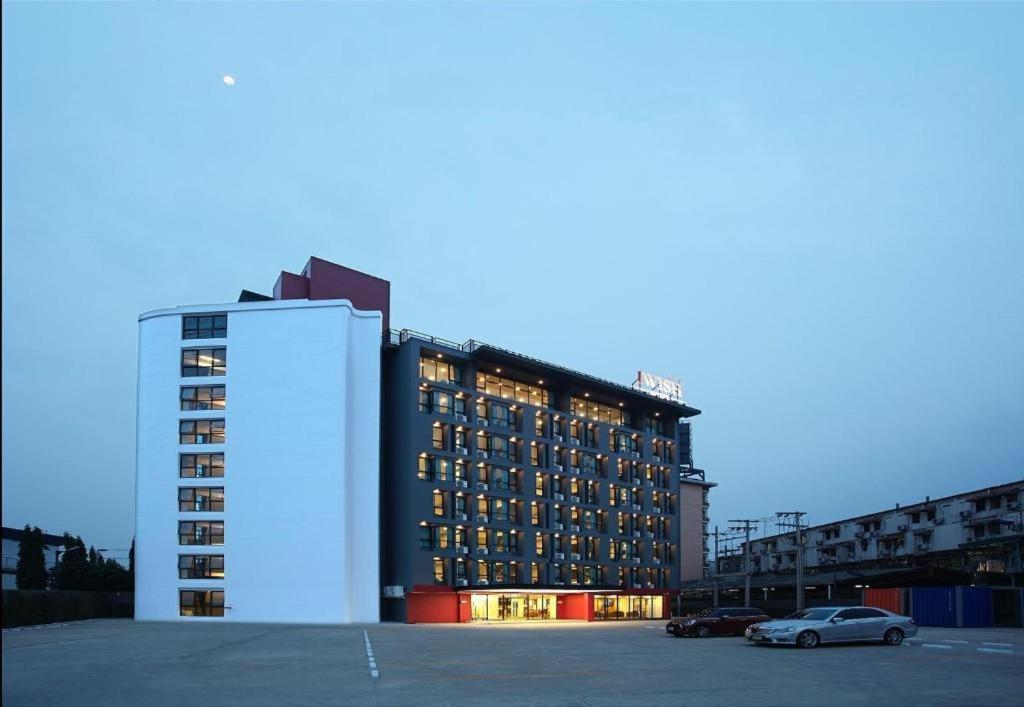 Iwish Hotel Банкок Екстериор снимка