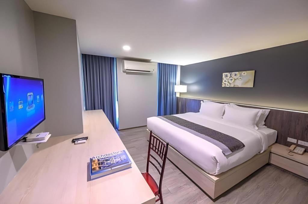 Iwish Hotel Банкок Екстериор снимка