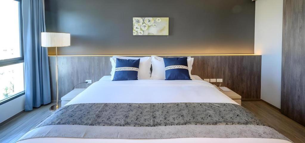 Iwish Hotel Банкок Екстериор снимка