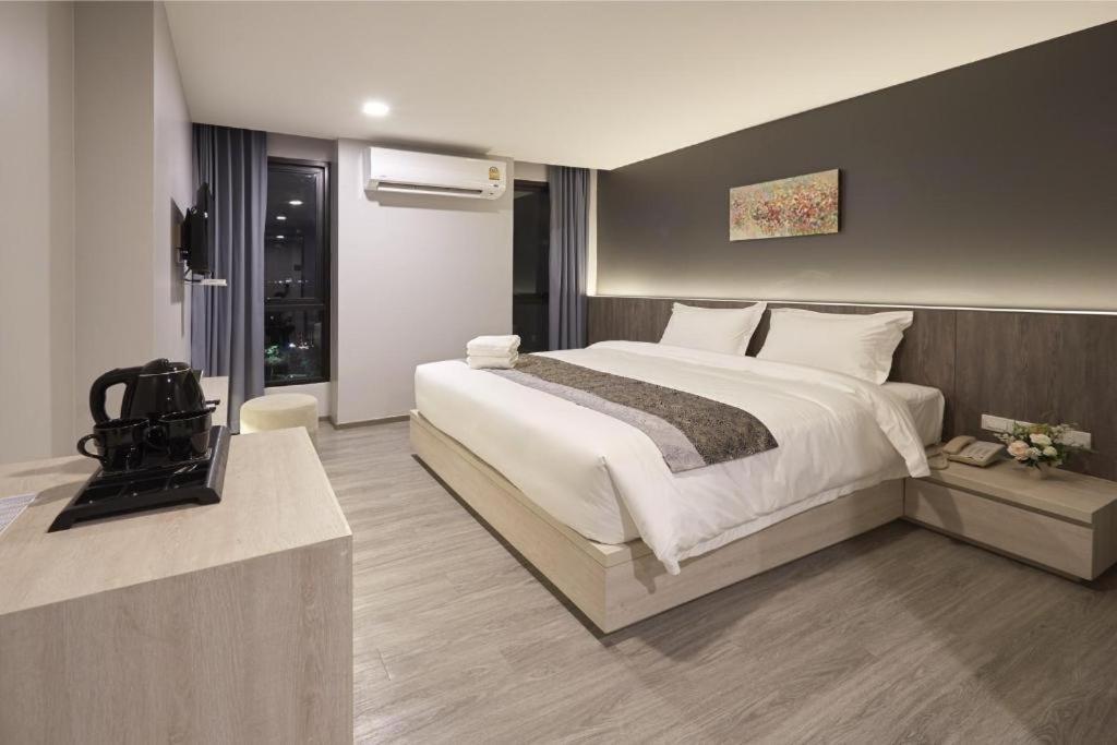 Iwish Hotel Банкок Екстериор снимка