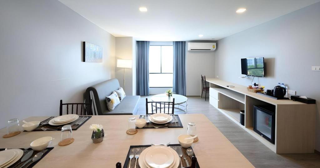 Iwish Hotel Банкок Екстериор снимка