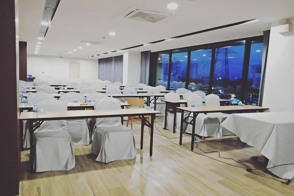 Iwish Hotel Банкок Екстериор снимка